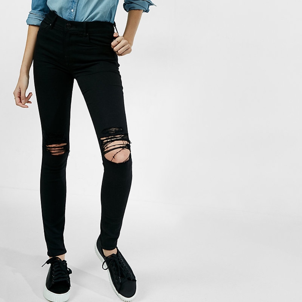 NWT High Waisted Distressed Knee Stretch Jean